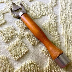 Ade O Matic Multipurpose Opener